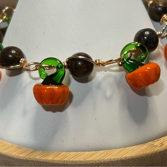Pumpkin beaded bracelet, artisan handmade wire links. - Picture 3 of 6
